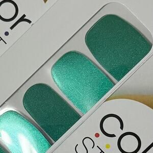 New Color Street “Emerald Satin” Elegant Shimmery Emerald Shade Nail Strips